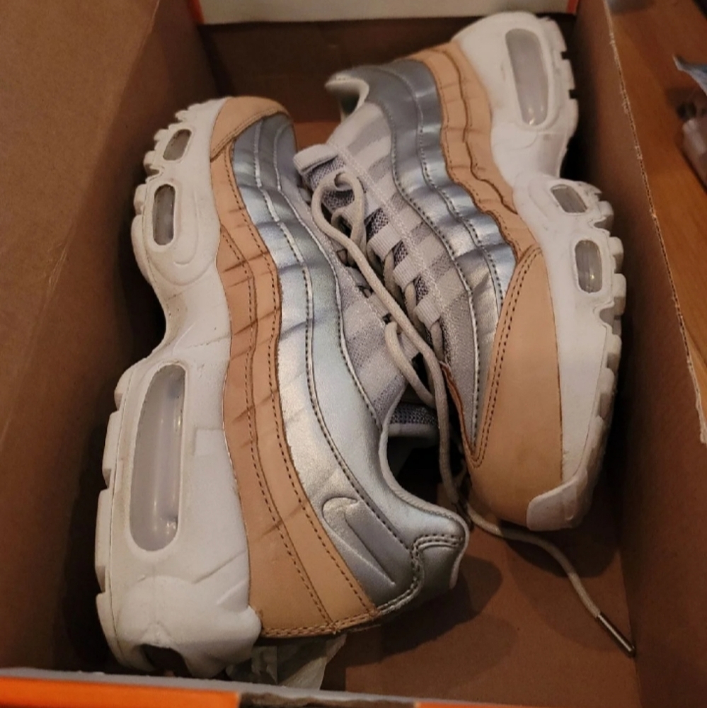 Womens nike air max size 7